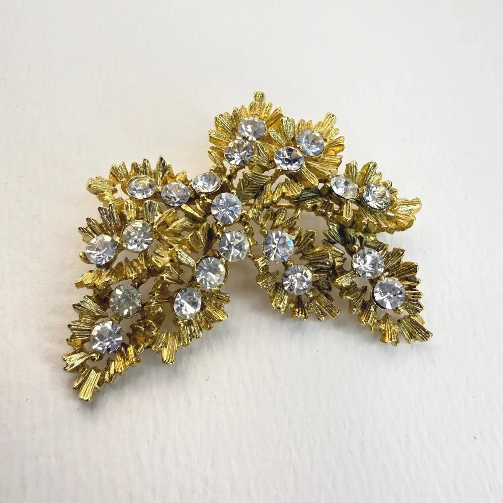 Vintage MJ Ent Floral Rhinestone Brooch Pin Textured Leaf Spray Gold Tone‎